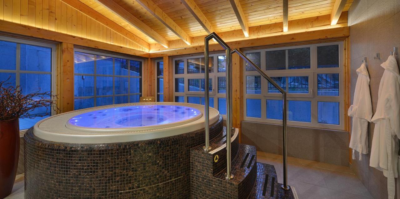 Hotel Pod Lipou Resort Modor Kültér fotó